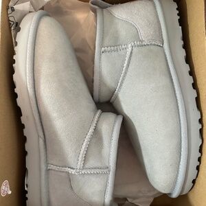 UGG Classic Ultra Mini Boots